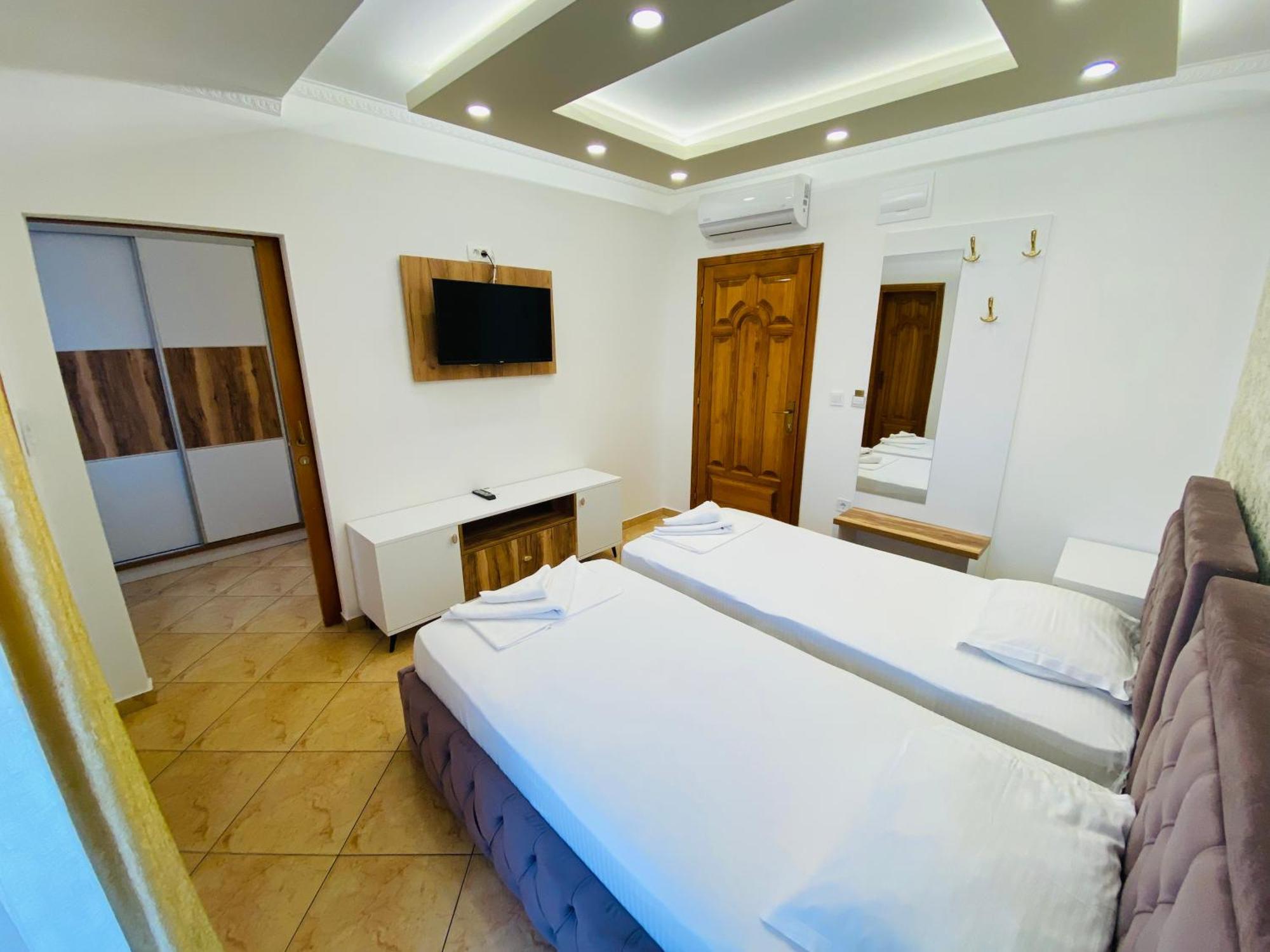 Apart Hotel Llolla 울친 외부 사진