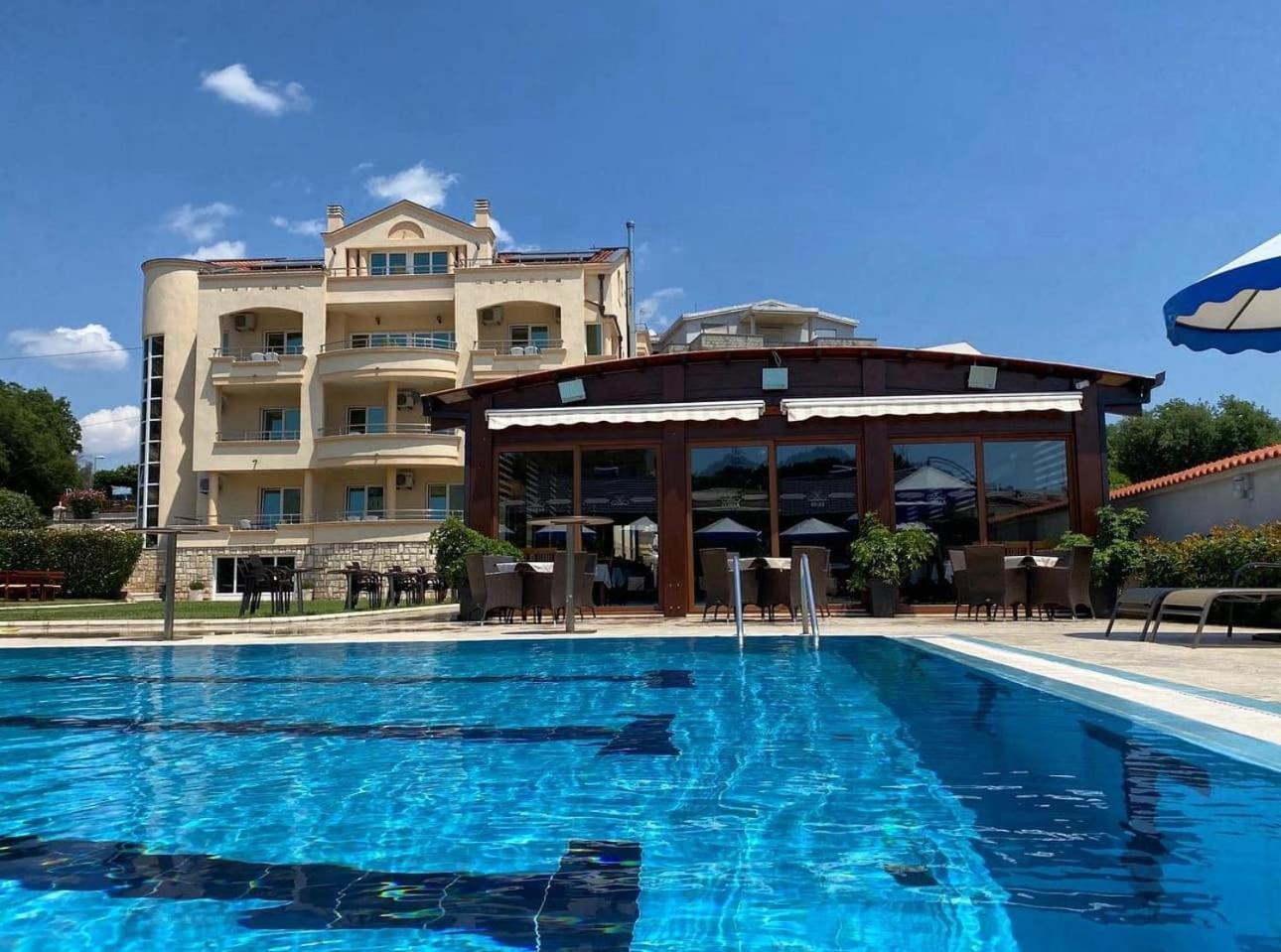 Apart Hotel Llolla 울친 외부 사진