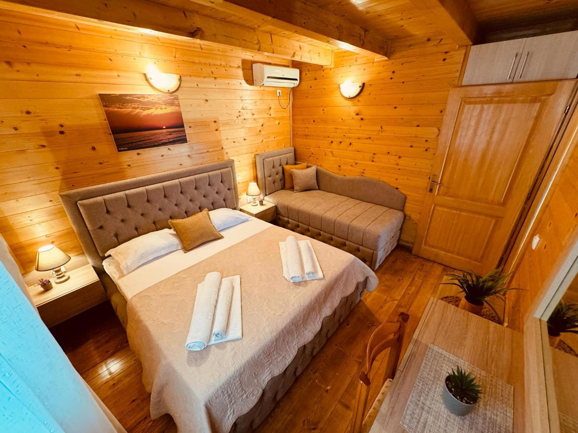 Apart Hotel Llolla 울친 외부 사진