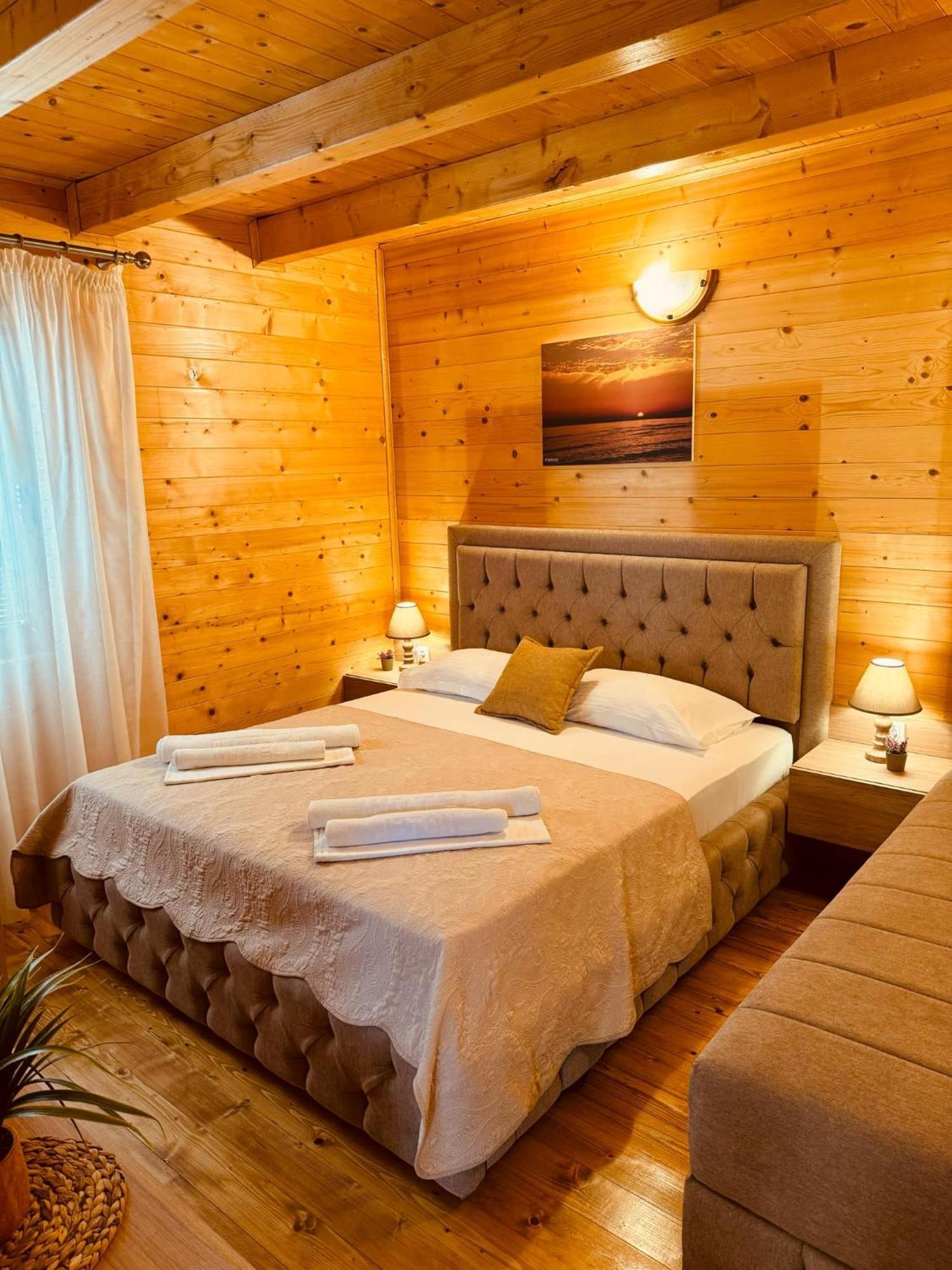 Apart Hotel Llolla 울친 외부 사진