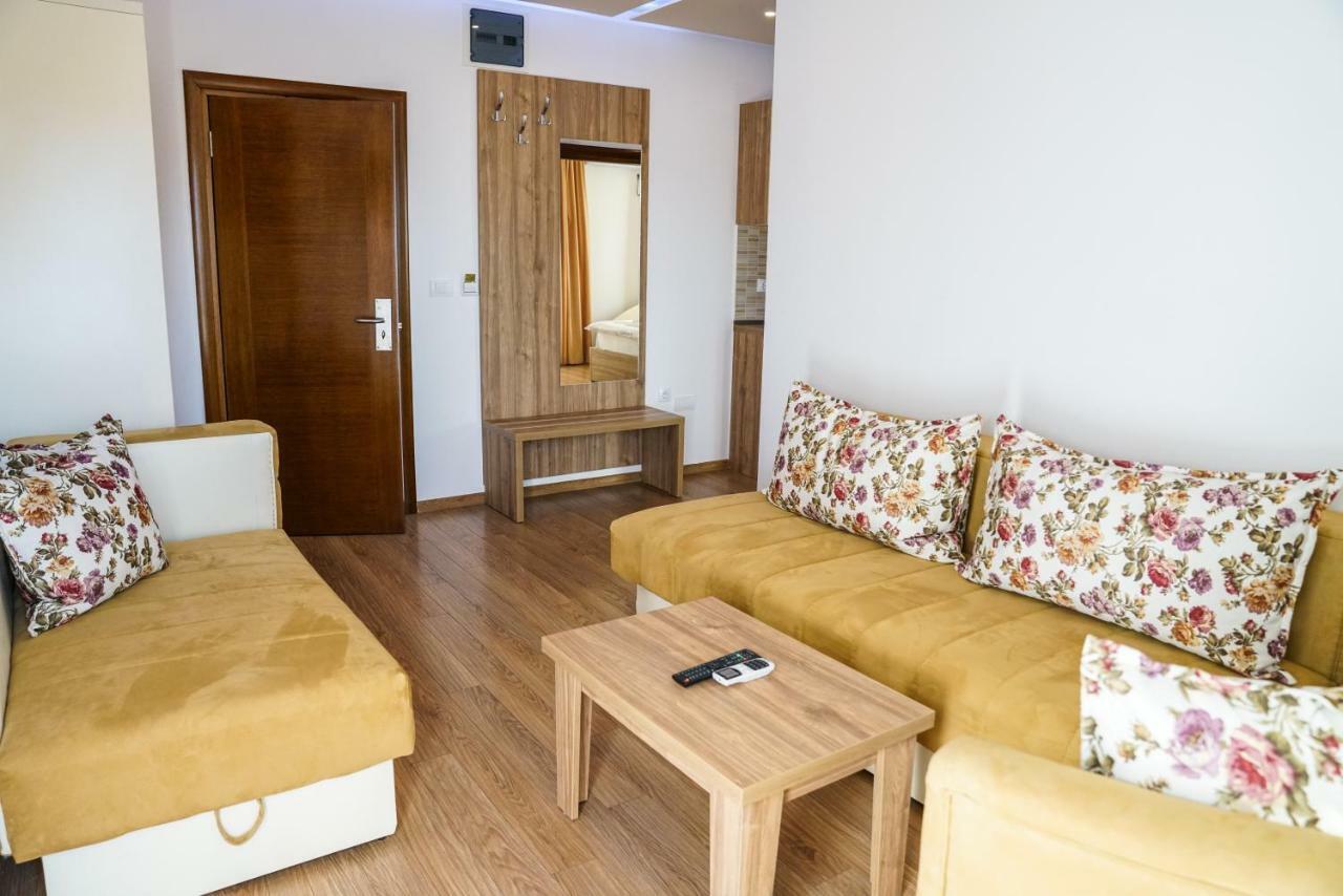 Apart Hotel Llolla 울친 외부 사진