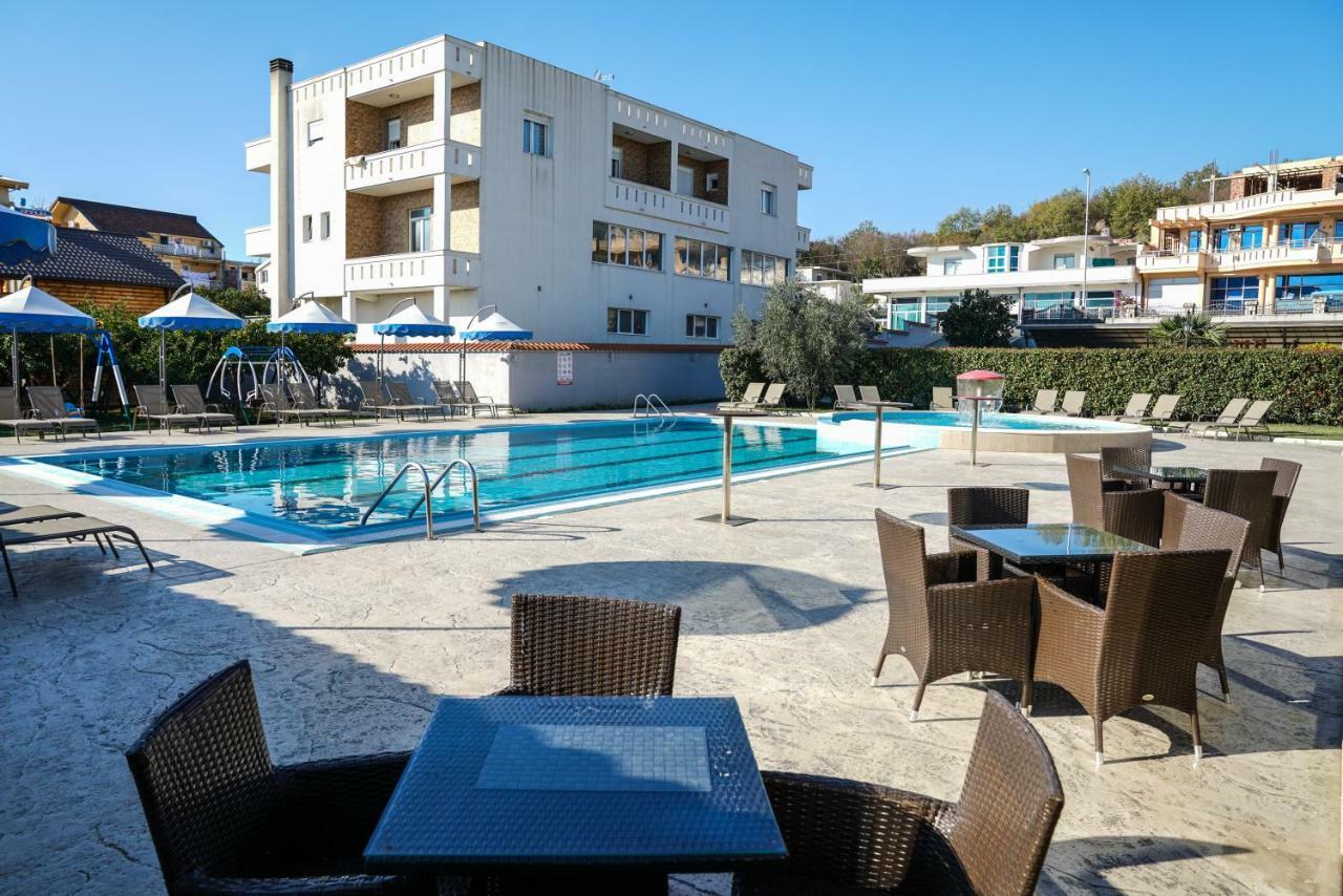 Apart Hotel Llolla 울친 외부 사진
